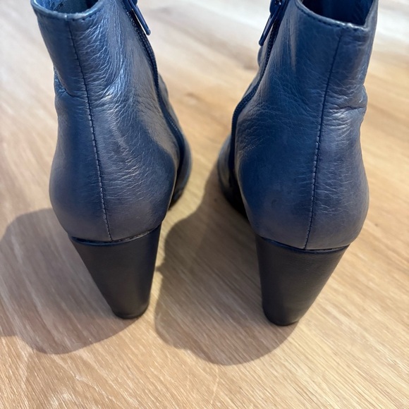 Miz Mooz Delphi Blue Leather Ankle Boots Size 6 – Ruched Wedge Heel Zip Closure - Picture 5 of 9